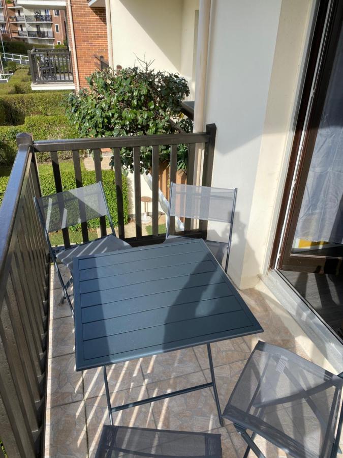 Cabourg T2 cosy avec accès direct plage Esterno foto